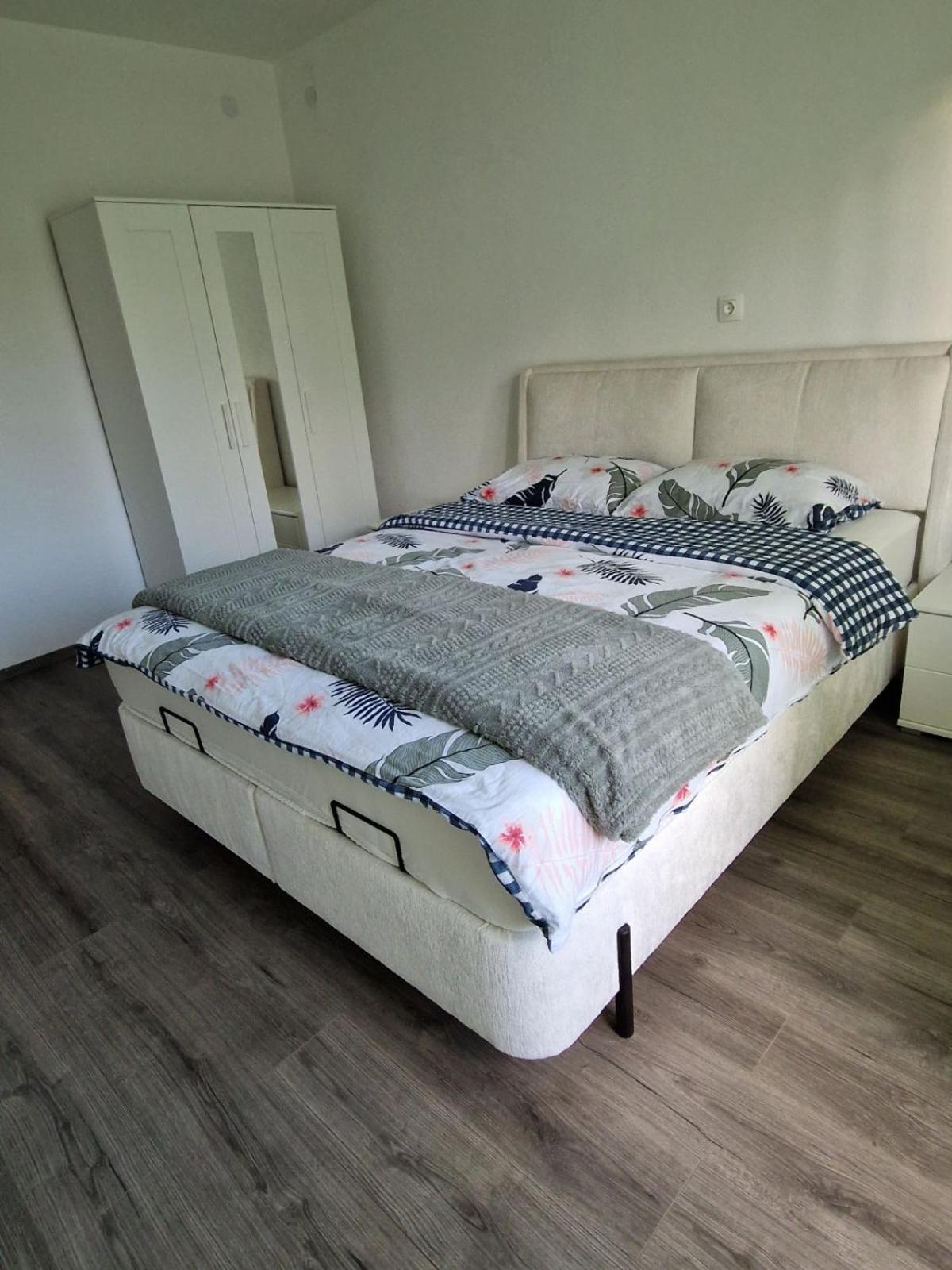 Apartma-Sobe Lejla Vipava Dış mekan fotoğraf