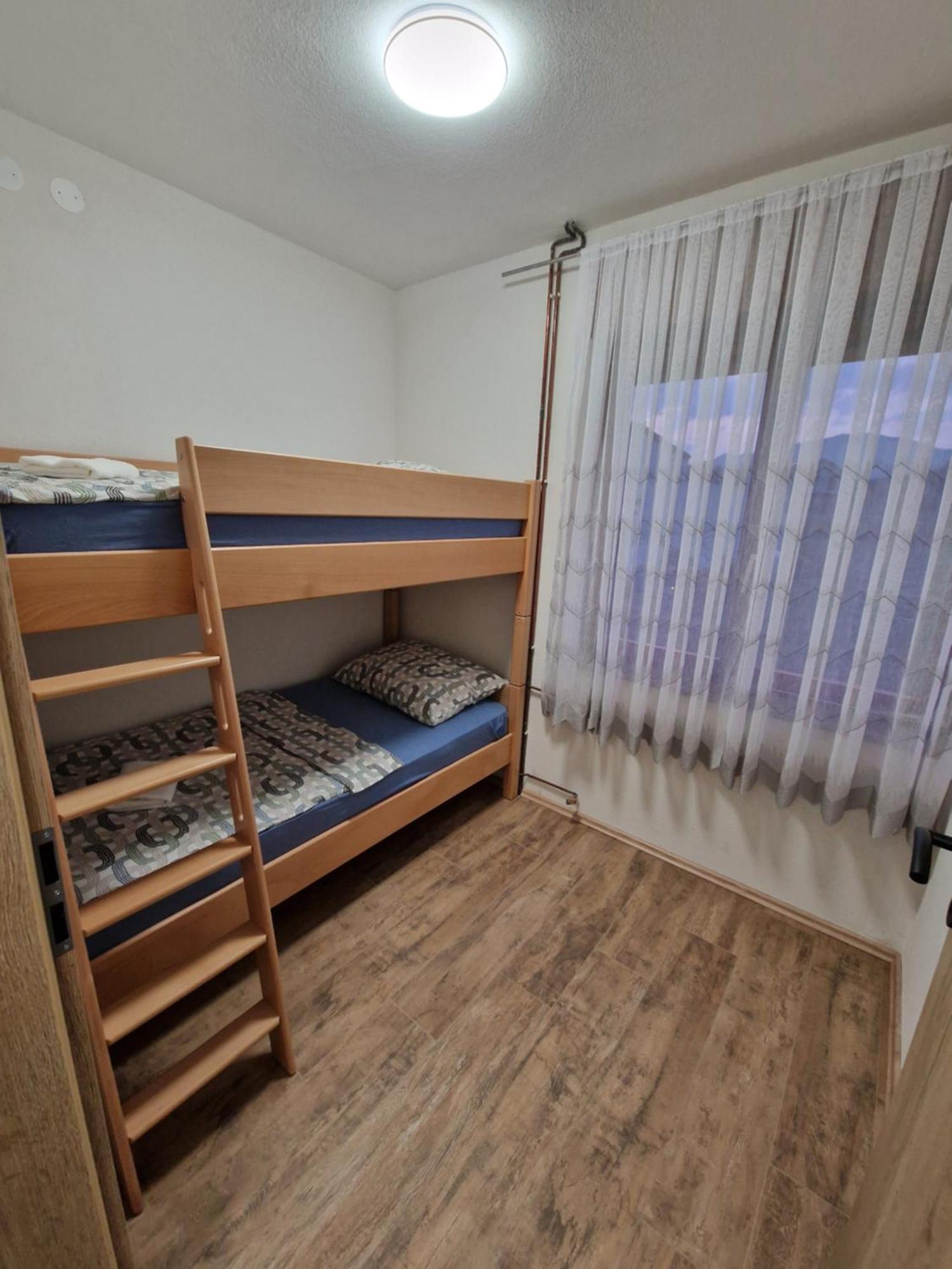 Apartma-Sobe Lejla Vipava Dış mekan fotoğraf