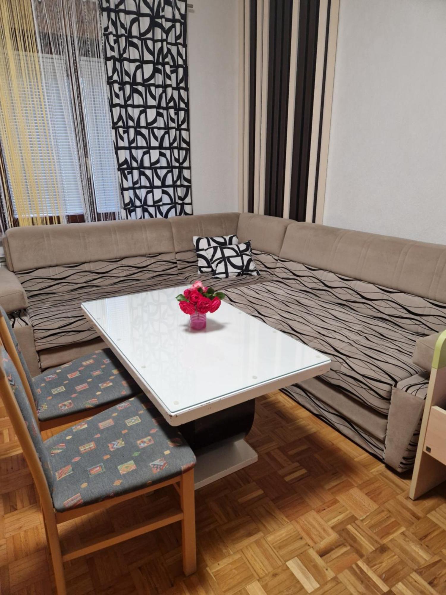 Apartma-Sobe Lejla Vipava Dış mekan fotoğraf